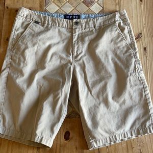 Men’s Fox shorts size 38🔥